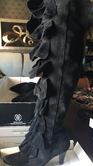 BOTAS ALTAS MARCA CUPLE de segunda mano por 20 EUR en San Fernando en  WALLAPOP