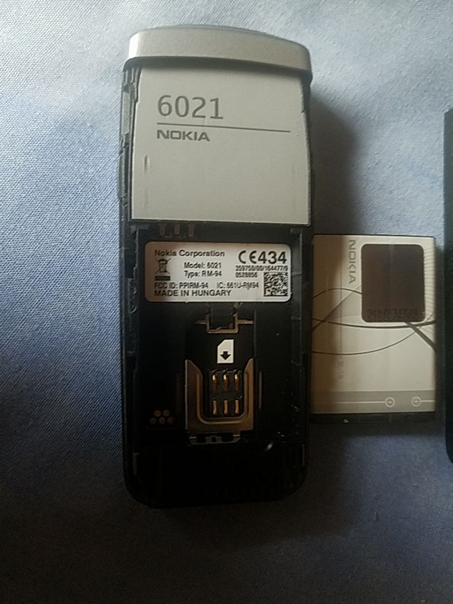Nokia 6021 + cargador