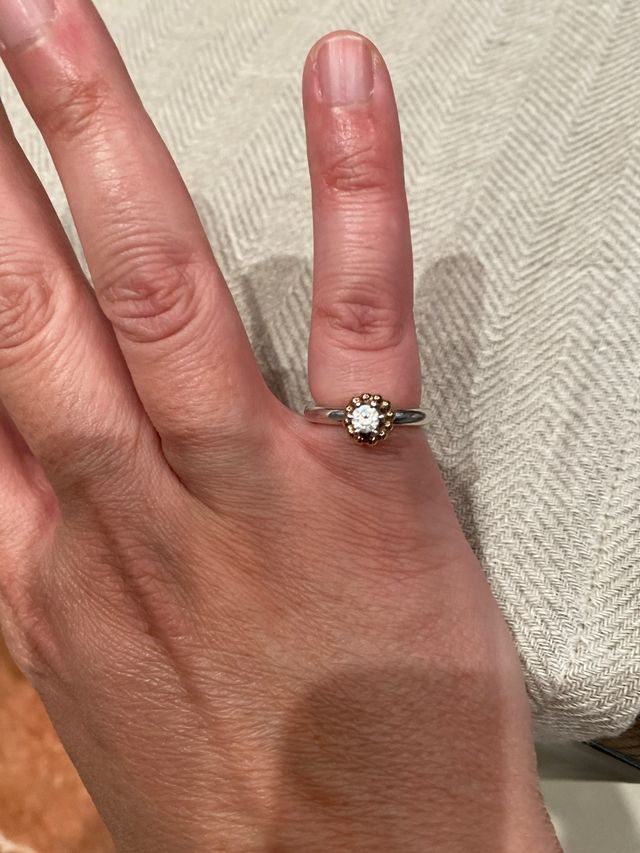 Anillo Pandora plata plata, circonitas y aro oro