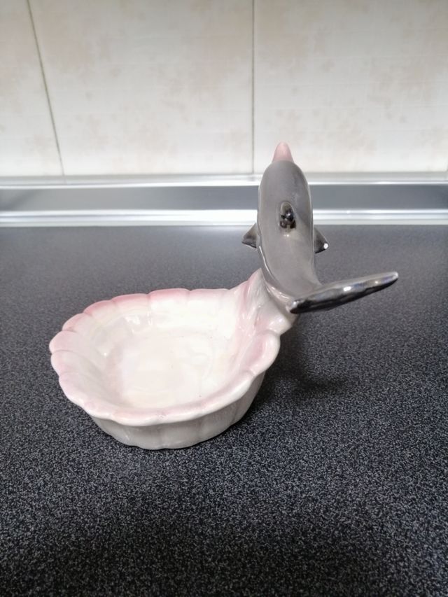 figura decorativa delfín