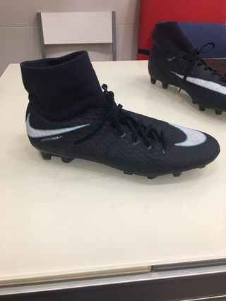 Botas futbol 11 Nike gama media, núm 46. de segunda mano por 35 EUR en  Barcelona en WALLAPOP