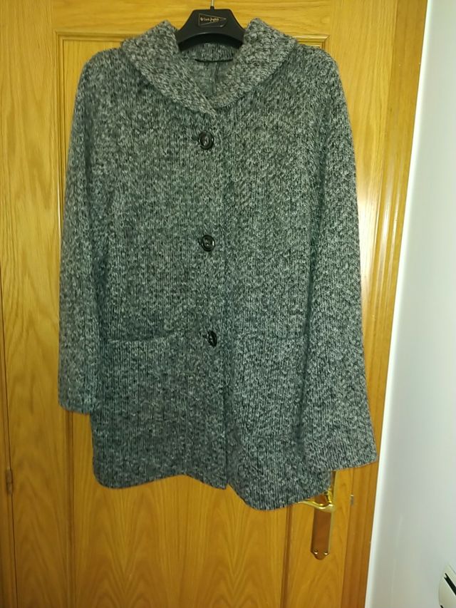 chaqueta de punto en color gris