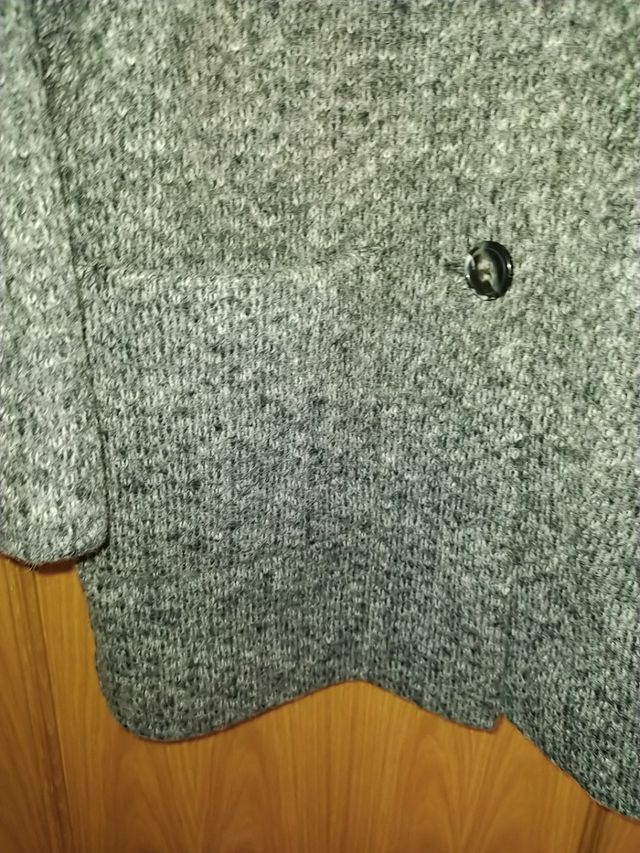 chaqueta de punto en color gris