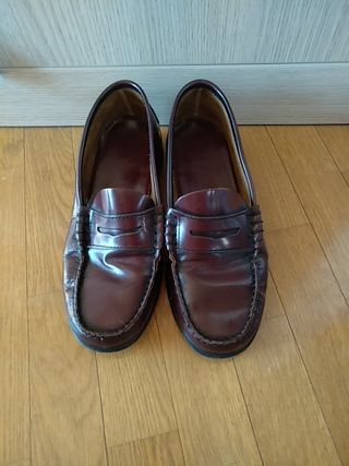 Zapatos castellanos granates 39. Como nuevos de segunda mano por 10 EUR en  Baeza en WALLAPOP