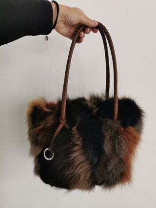 Bolso pelo largo pertegaz de segunda mano por 25 EUR en Mataró en WALLAPOP