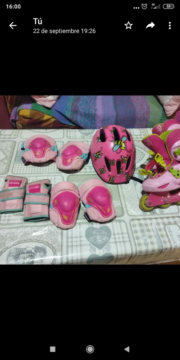 patines, casco y protecciones