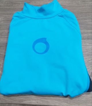 Camiseta termica en color azul Tribord de segunda mano por 8 EUR en  Valencia en WALLAPOP