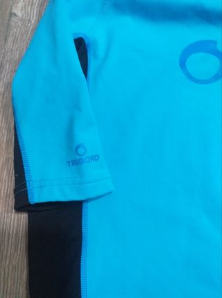 Camiseta termica en color azul Tribord de segunda mano por 8 EUR en  Valencia en WALLAPOP