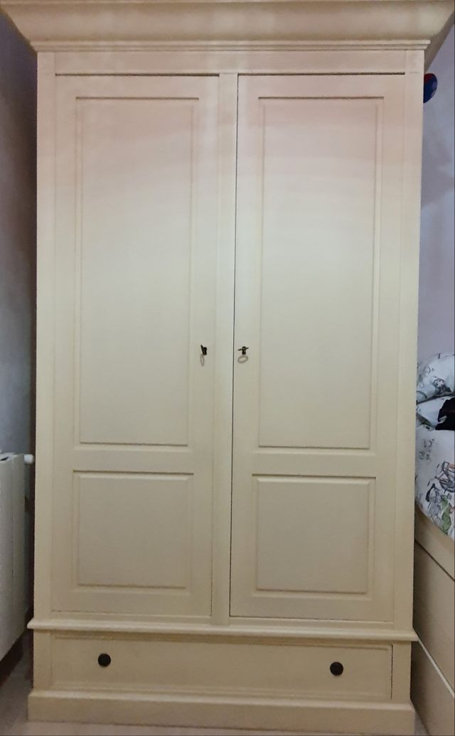 Armario de madera blanco de segunda mano por 160 € en Seseña en WALLAPOP