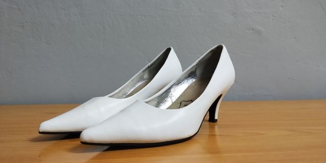 Zapatos blancos de pico