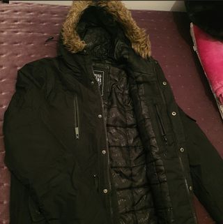 Abrigo negro JD de segunda mano por 37 EUR en Oviedo en WALLAPOP