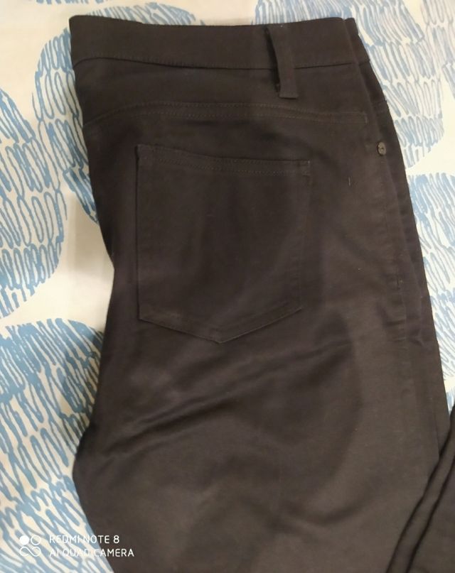 Pantalón vaquero acampanadnegro Jennyfer talla 40.