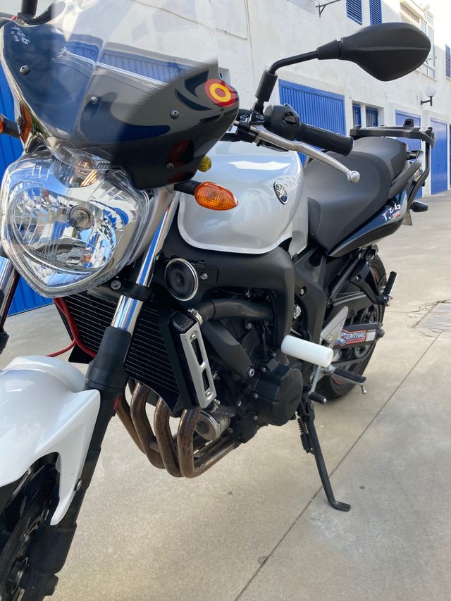 Yamaha FZ6S2 de segunda mano por 3.500 € en Doña Violeta en WALLAPOP