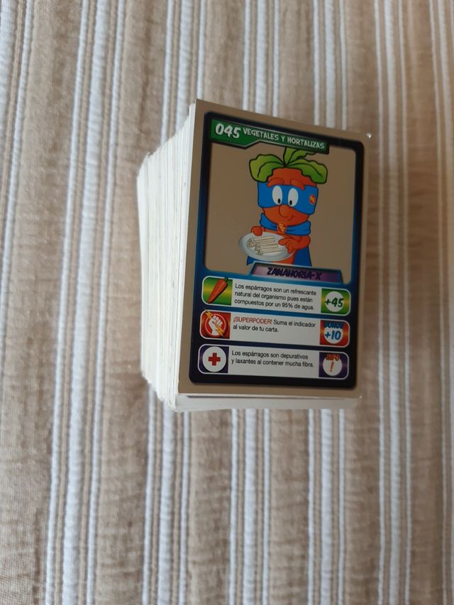 195 cromos de alimentos y 24 de pegatinas