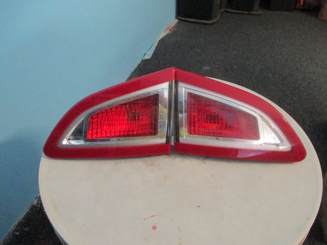 265500018R Pilotos traseros porton RENAULT2655000