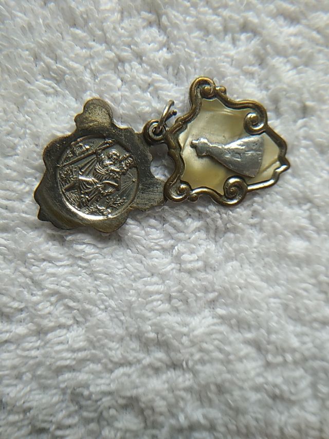 LOTE MEDALLAS RELIGIOSAS Y CRUCIFICOS