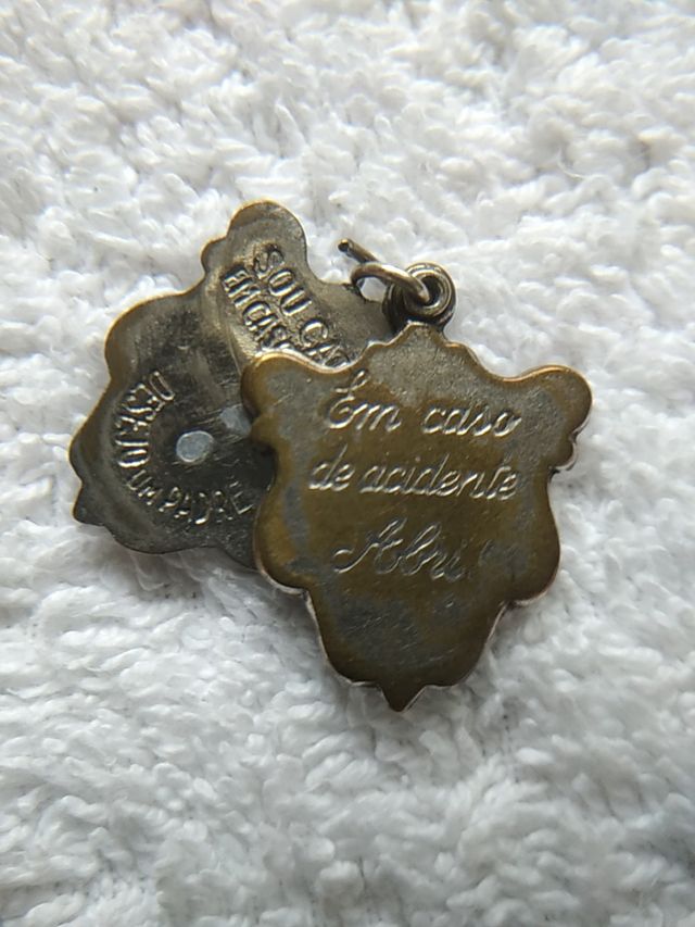 LOTE MEDALLAS RELIGIOSAS Y CRUCIFICOS