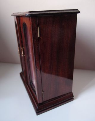 Armario Joyero de madera y cristal de segunda mano por 10 € en