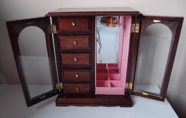 Armario Joyero de madera y cristal de segunda mano por 10 € en