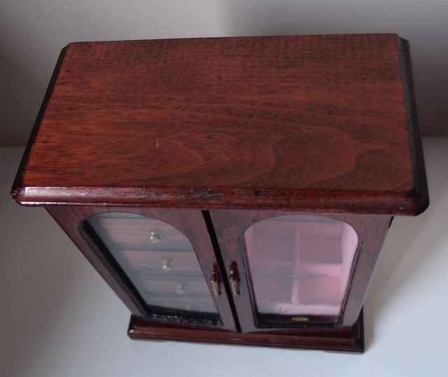 Armario Joyero de madera y cristal de segunda mano por 10 € en