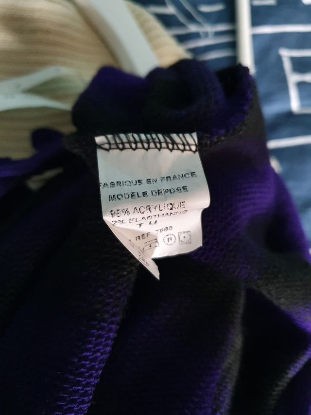 Poncho Morado Manga Murciélago