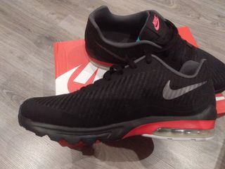 Nike W Air Max Invigor Negra-Blanca