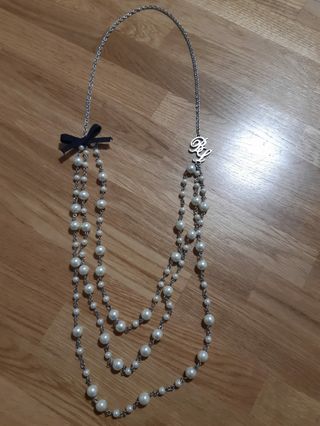 Collar perlas blancas Bimba y Lola de segunda mano por 15 EUR en Santiago  de Compostela en WALLAPOP