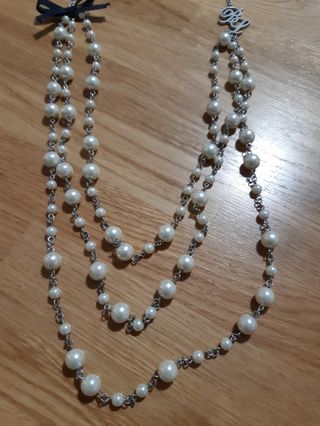 Collar perlas blancas Bimba y Lola de segunda mano por 15 EUR en Santiago  de Compostela en WALLAPOP