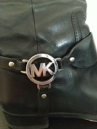 Botas altas MK negras Michael Kors de segunda mano por 120 EUR en Barcelona  en WALLAPOP