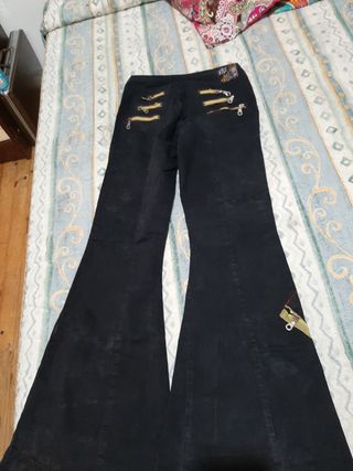 Pantalones campana PHO de segunda mano por 25 EUR en Bilbao en WALLAPOP
