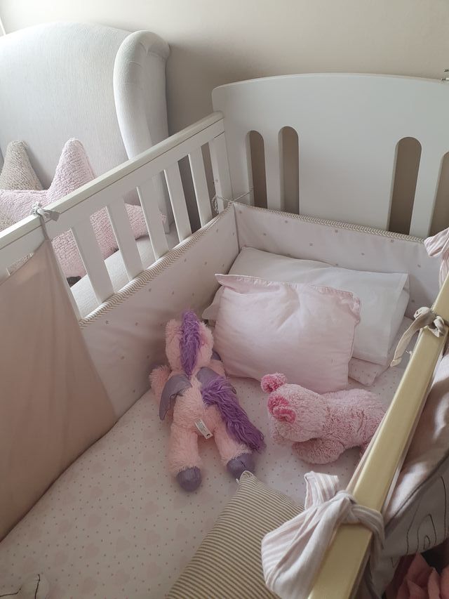 Cuna blanca de madera