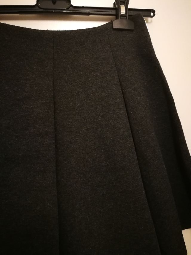 Falda de paño Zara.