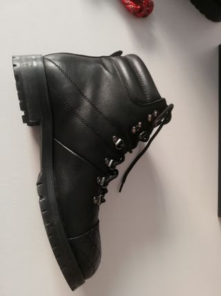 Botas de piel negras Massimo Dutti de segunda mano por 65 EUR en Alcalá de  Henares en WALLAPOP