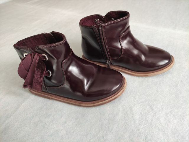 Botas charol mate niña Zara número 24