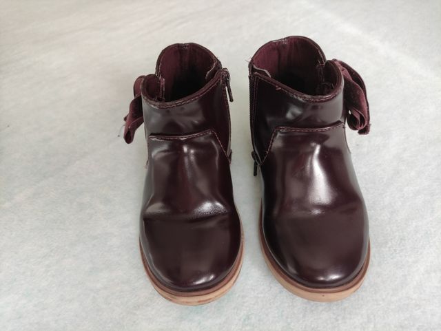 Botas charol mate niña Zara número 24