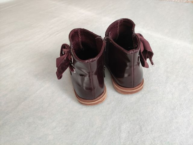 Botas charol mate niña Zara número 24