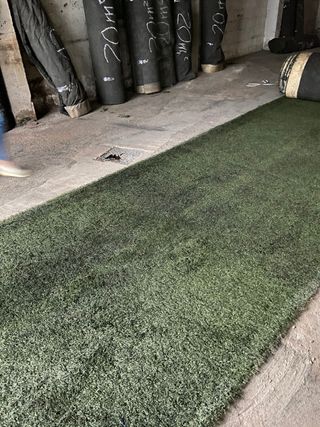 Césped artificial reciclado de segunda mano por 6 € en Dos Hermanas en