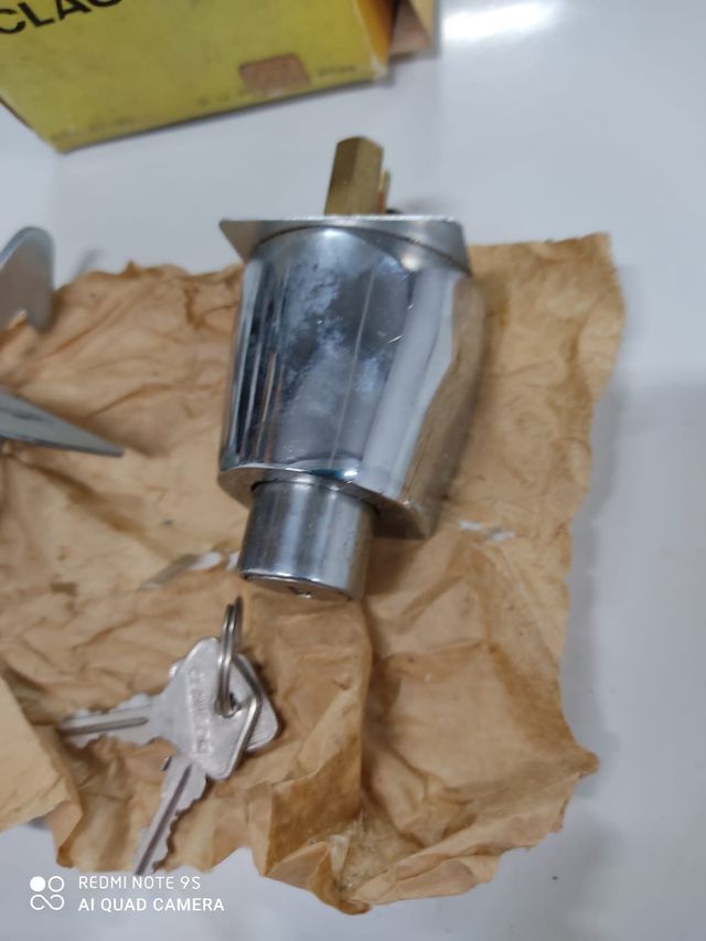 clausor cerradura capot Simca 1000