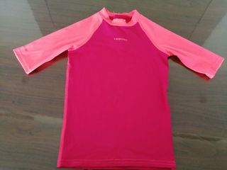 Camiseta térmica, protector de sol y frío TRIBORD de segunda mano por 5 EUR  en Barcelona en WALLAPOP