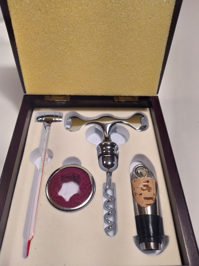 Set de vino. Estuche complementos de vino