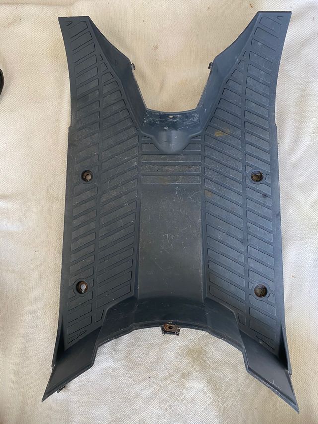 Tapa apoyapies  Peugeot st 50