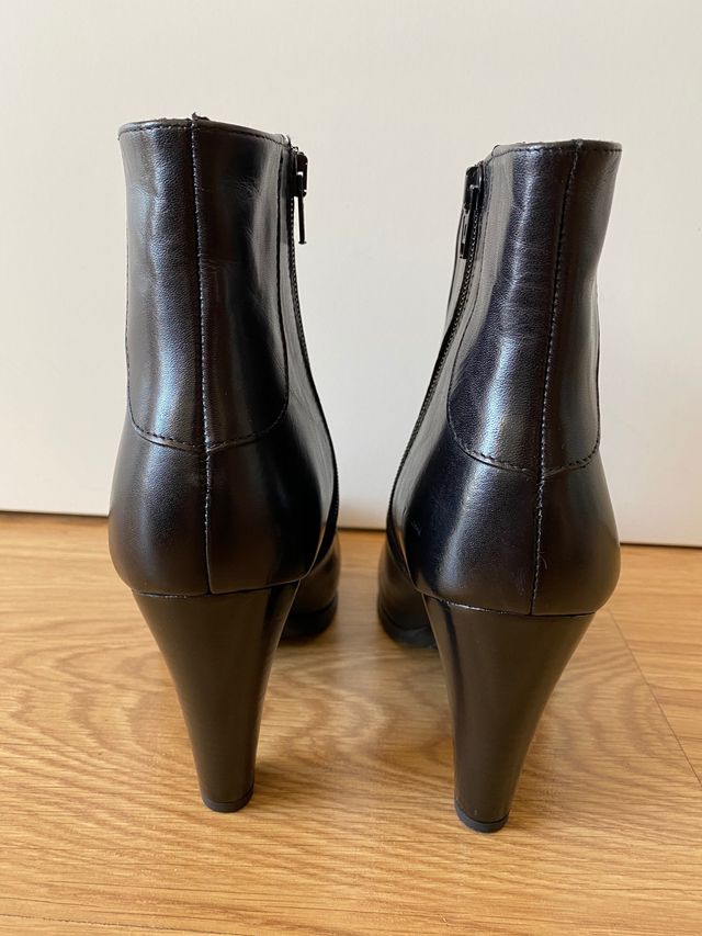 Botines piel color negro Vogue Talla 40