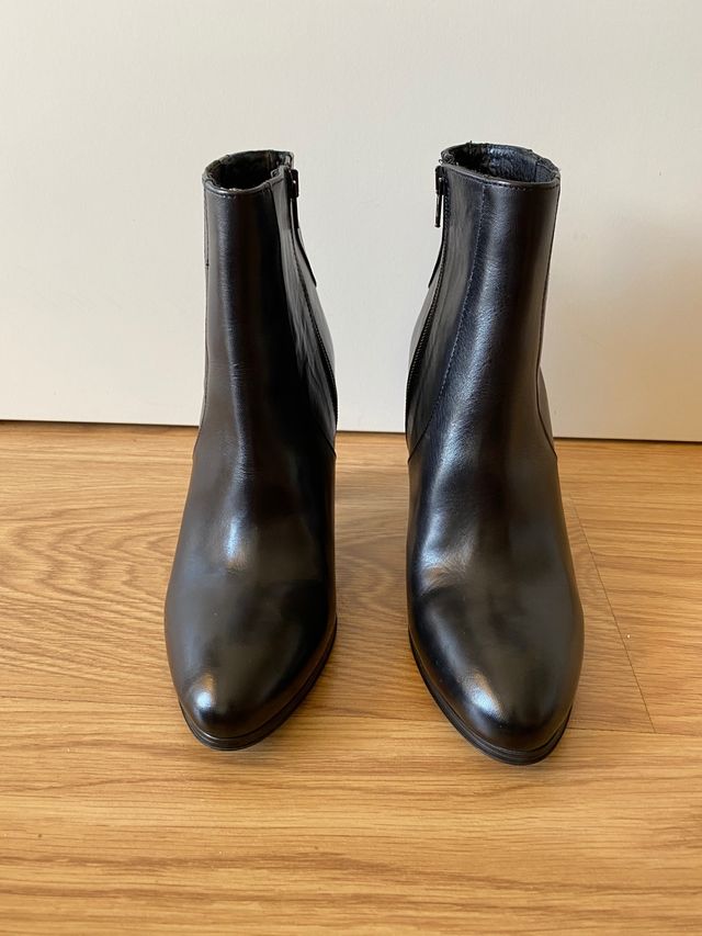 Botines piel color negro Vogue Talla 40