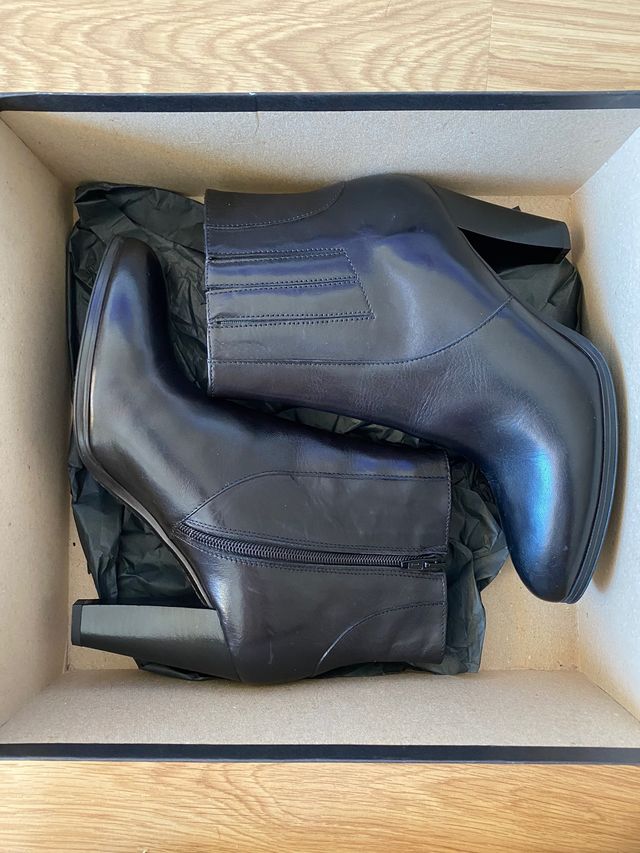 Botines piel color negro Vogue Talla 40