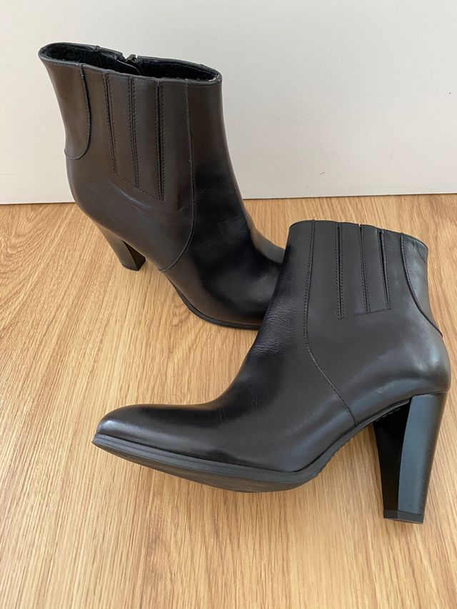 Botines piel color negro Vogue Talla 40