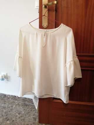 Blusa Mango blanca de segunda mano en la provincia de Cuenca Blusa Mango blanca de segunda mano en la provincia de