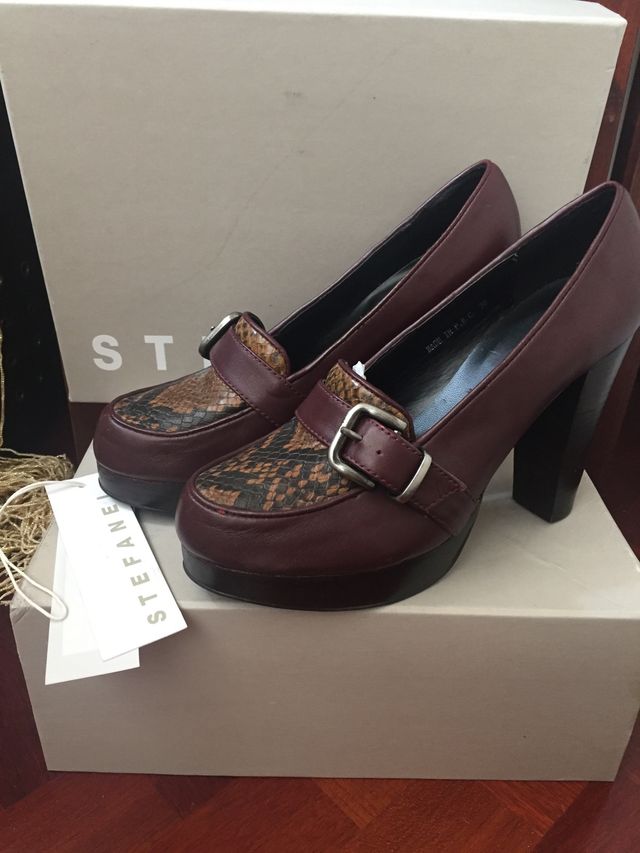 Zapatos elegantes de piel