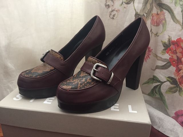 Zapatos elegantes de piel