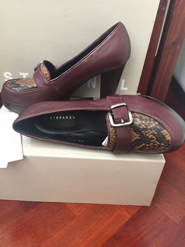 Zapatos elegantes de piel