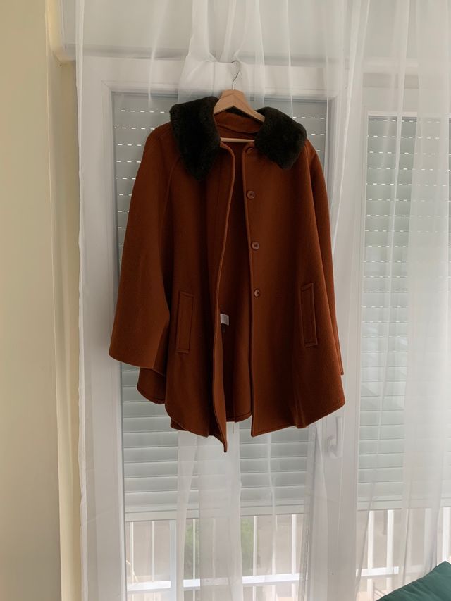 Capa de pura lana virgen